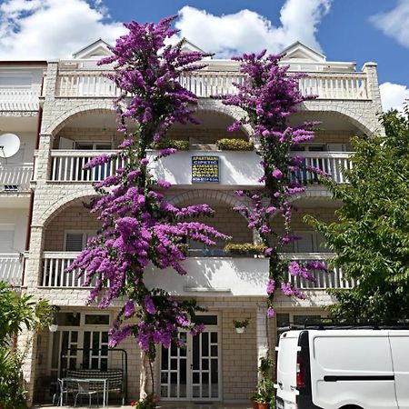 Apartments Cipetic Каштела Екстер'єр фото