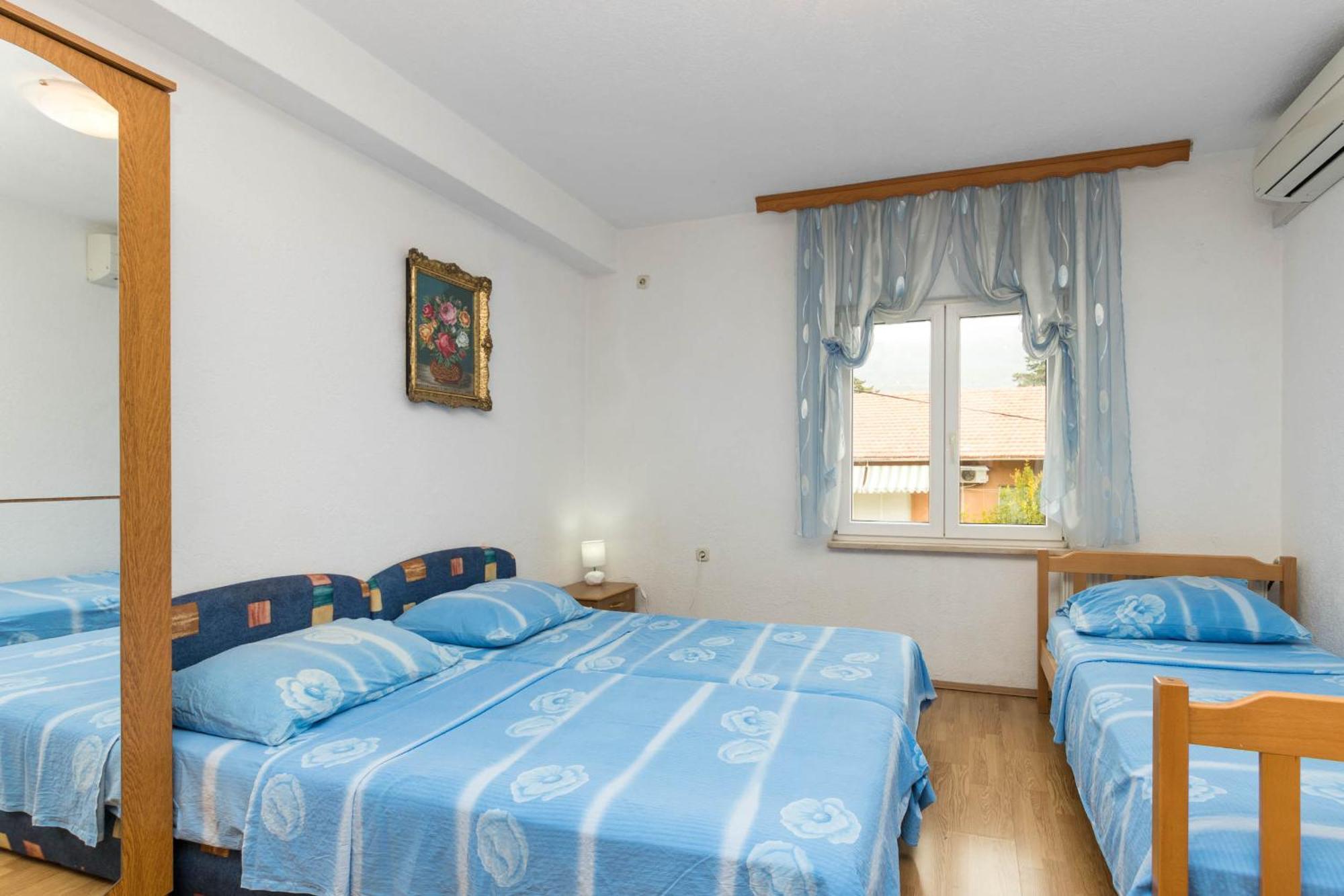 Apartments Cipetic Каштела Екстер'єр фото
