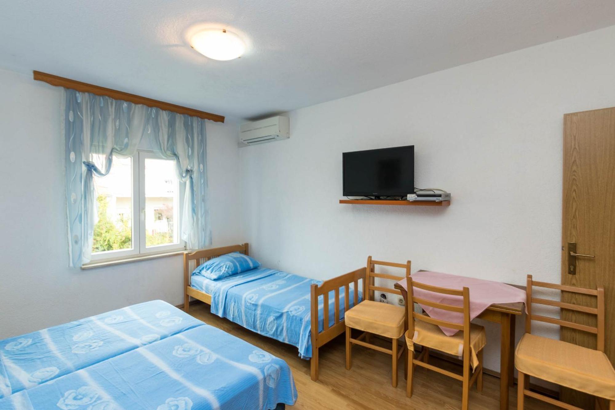 Apartments Cipetic Каштела Екстер'єр фото