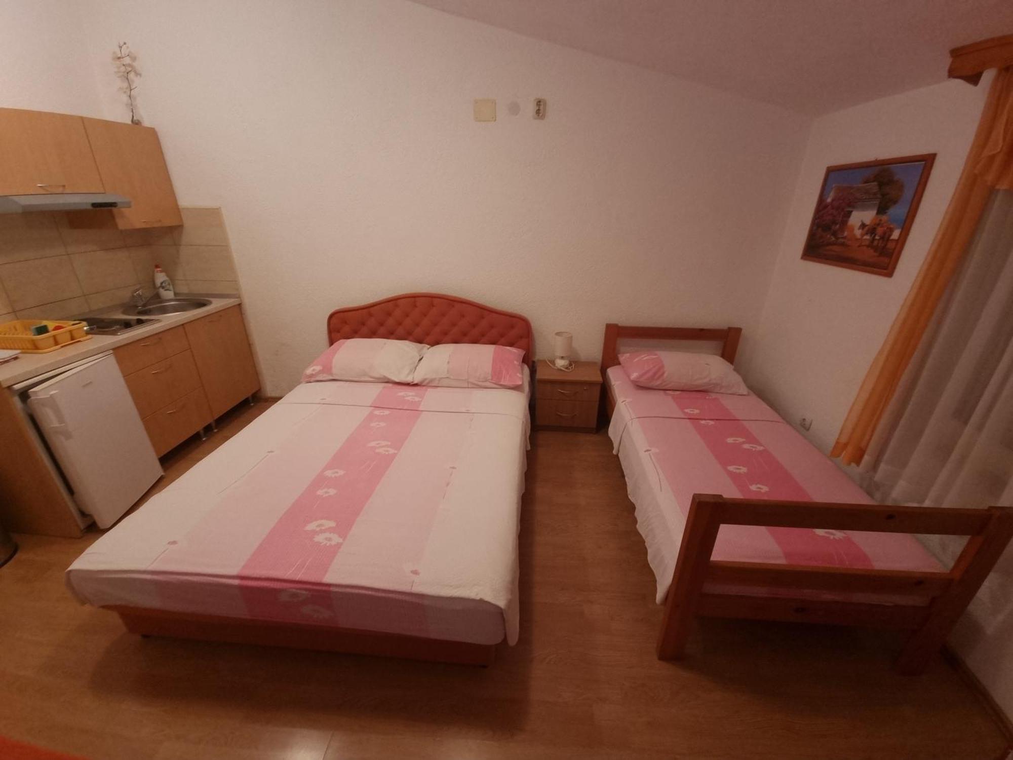 Apartments Cipetic Каштела Екстер'єр фото