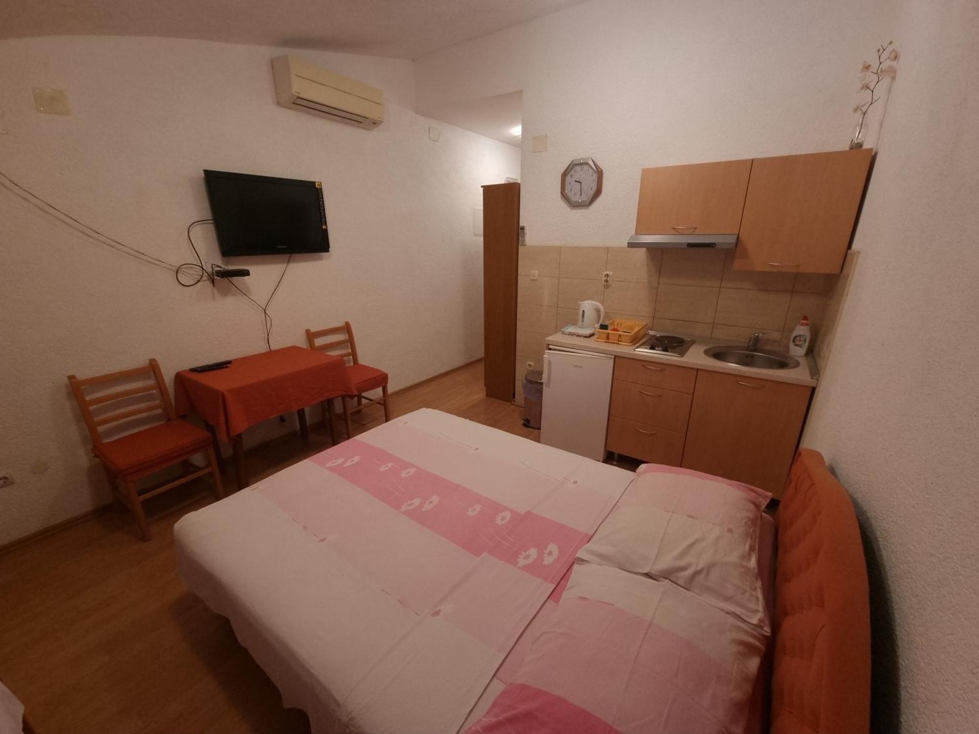 Apartments Cipetic Каштела Екстер'єр фото