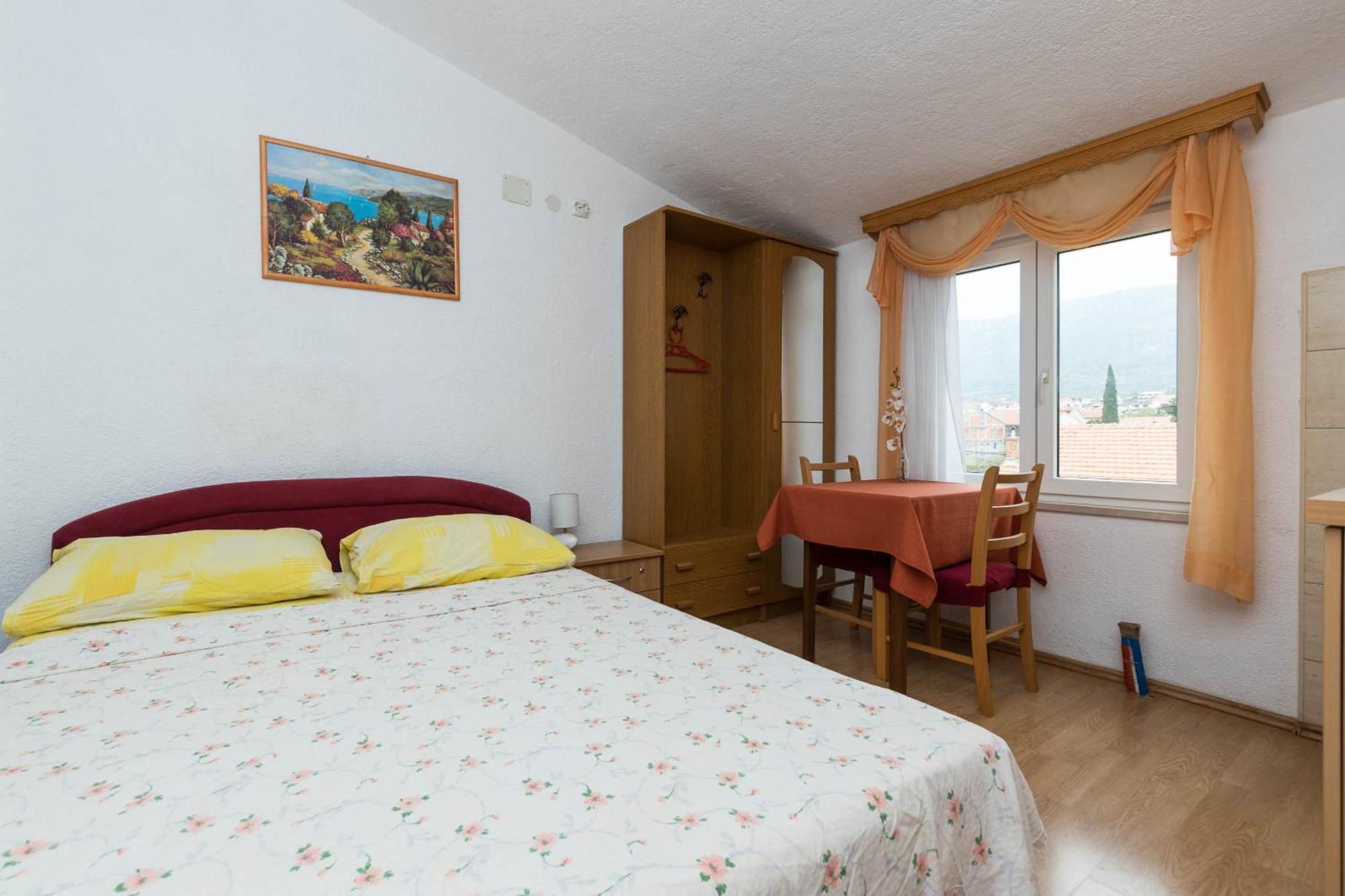 Apartments Cipetic Каштела Екстер'єр фото