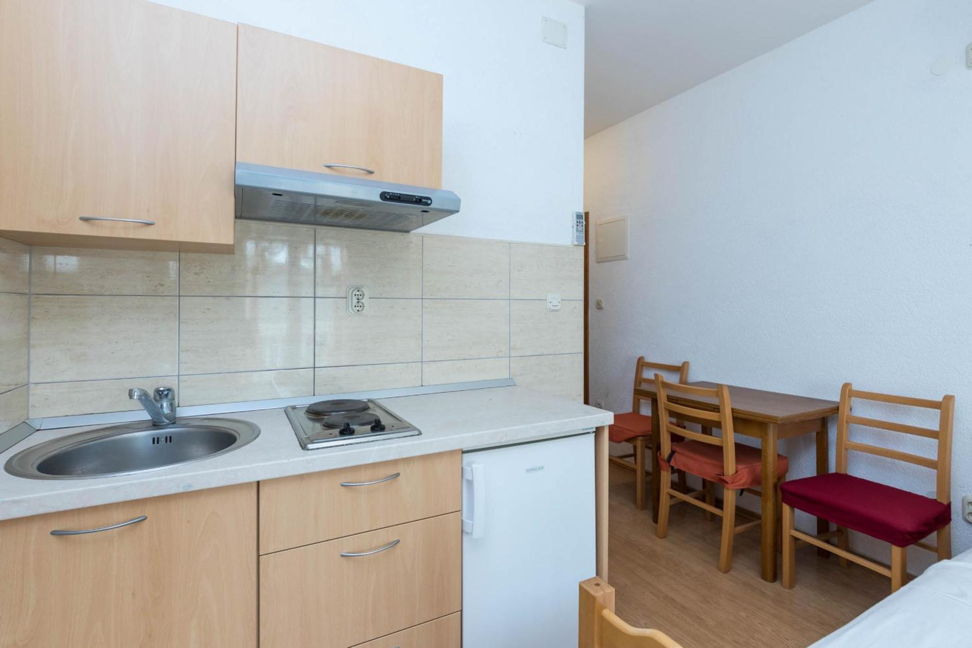 Apartments Cipetic Каштела Екстер'єр фото