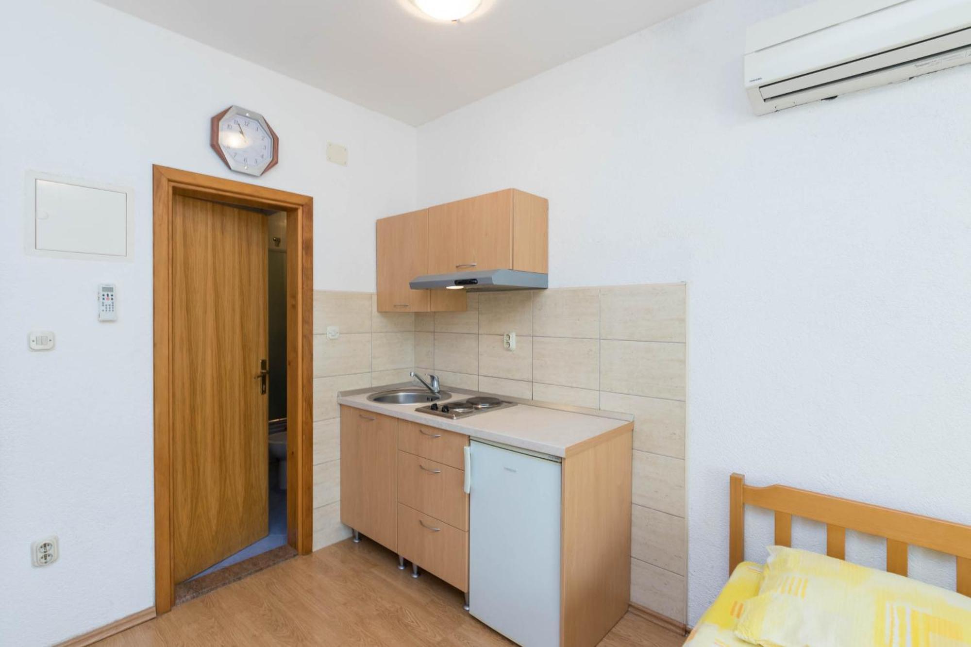 Apartments Cipetic Каштела Екстер'єр фото