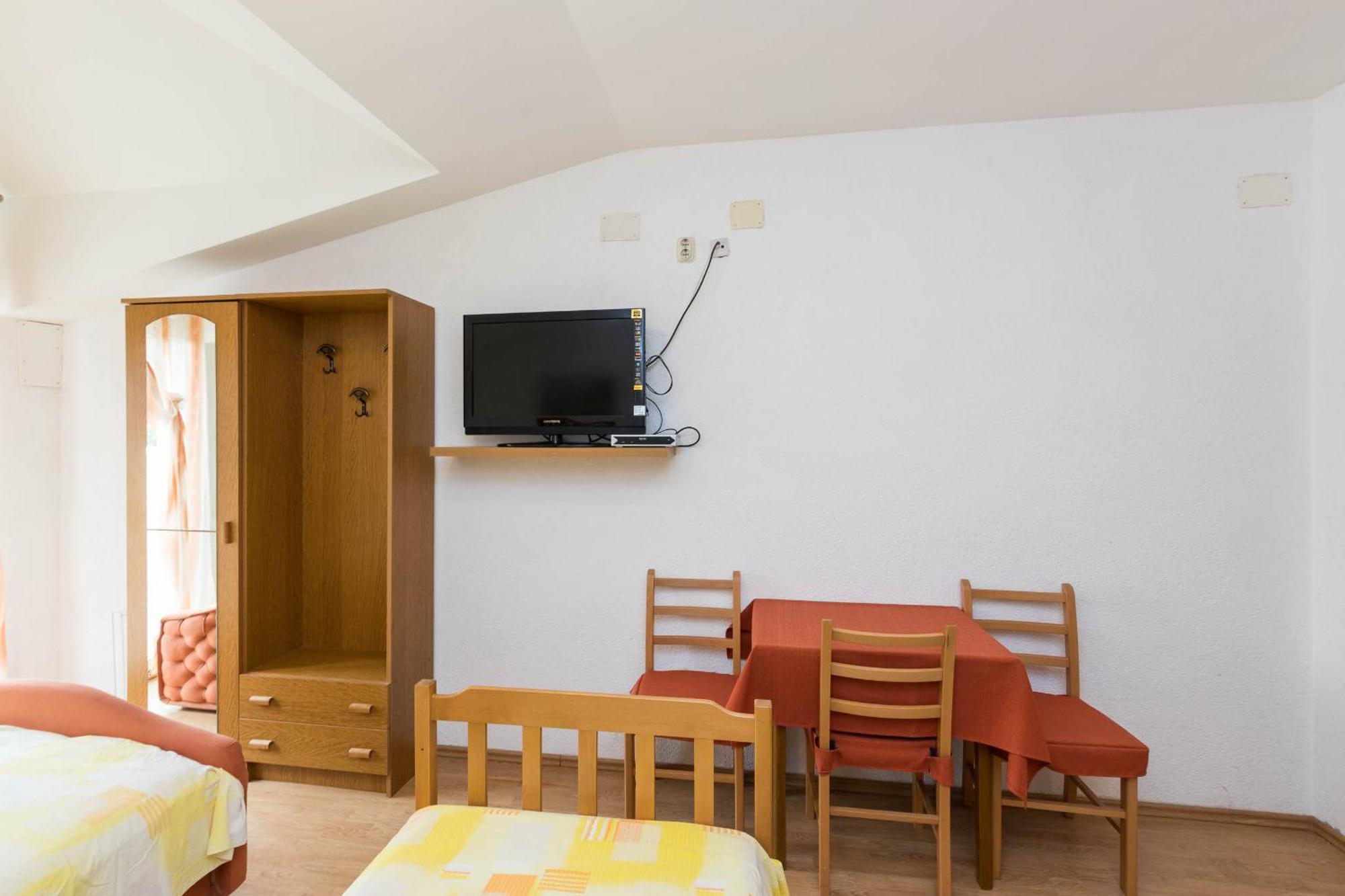 Apartments Cipetic Каштела Екстер'єр фото