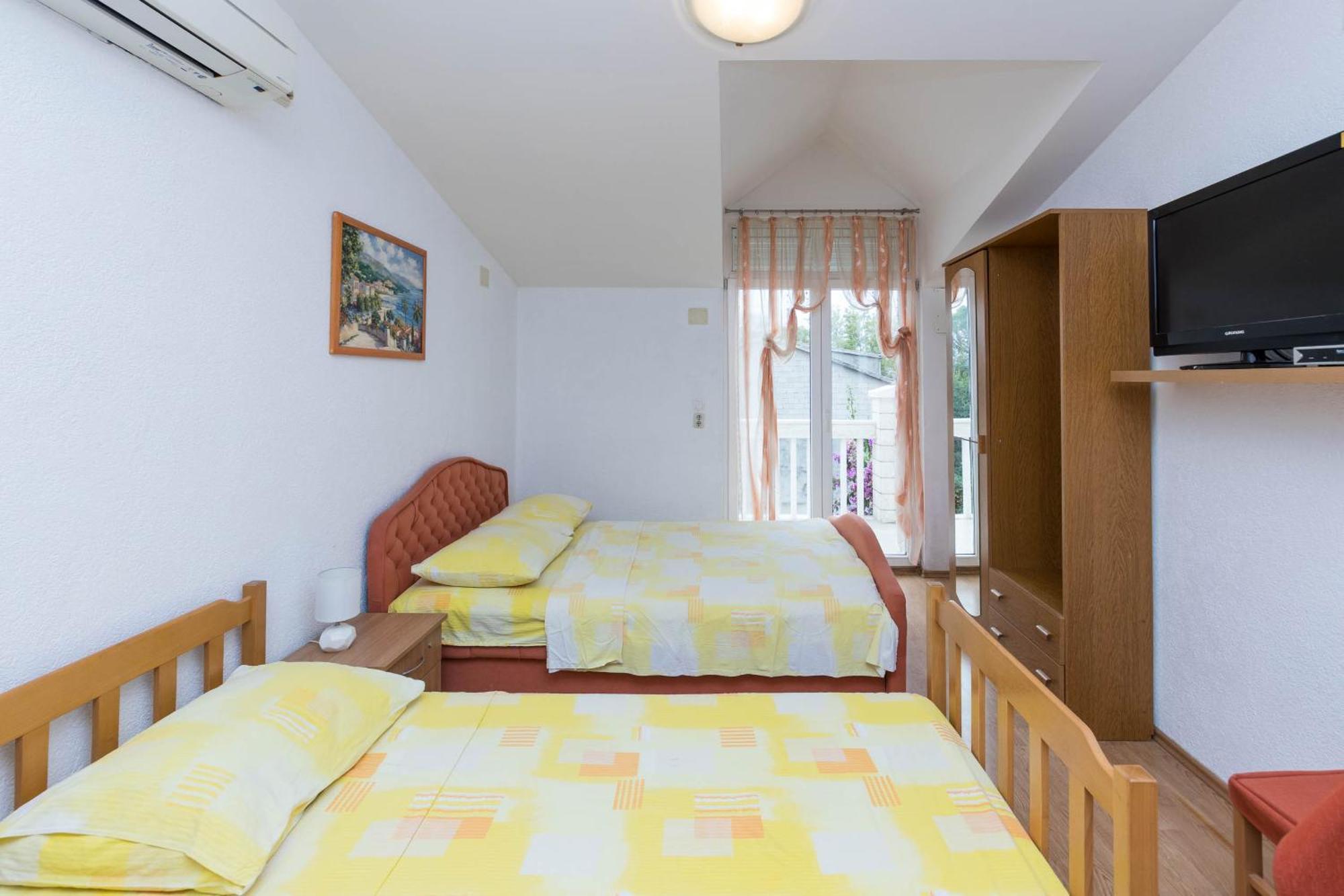 Apartments Cipetic Каштела Екстер'єр фото