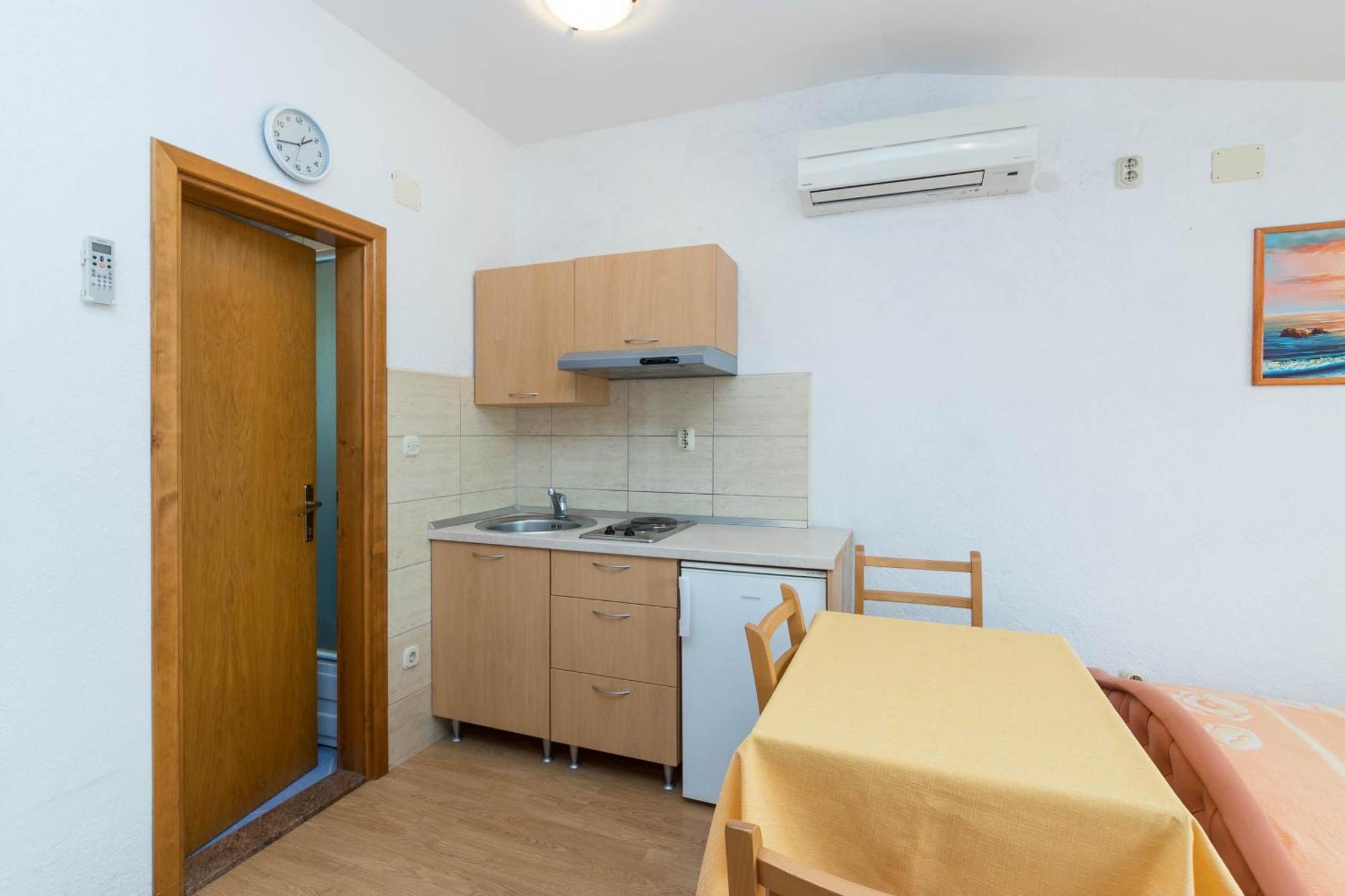 Apartments Cipetic Каштела Екстер'єр фото