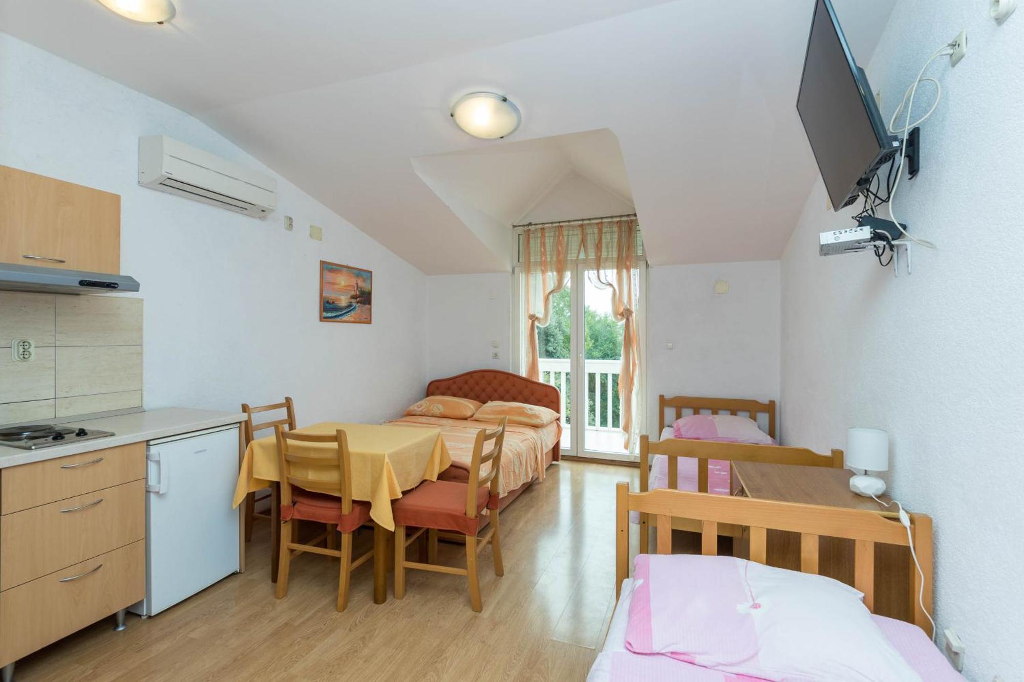 Apartments Cipetic Каштела Екстер'єр фото