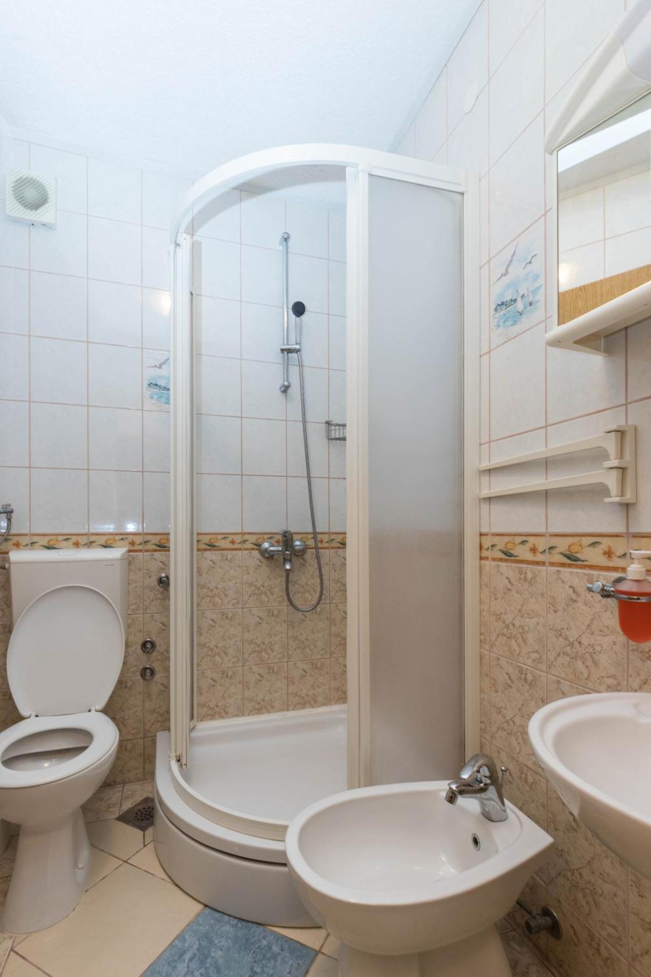 Apartments Cipetic Каштела Екстер'єр фото