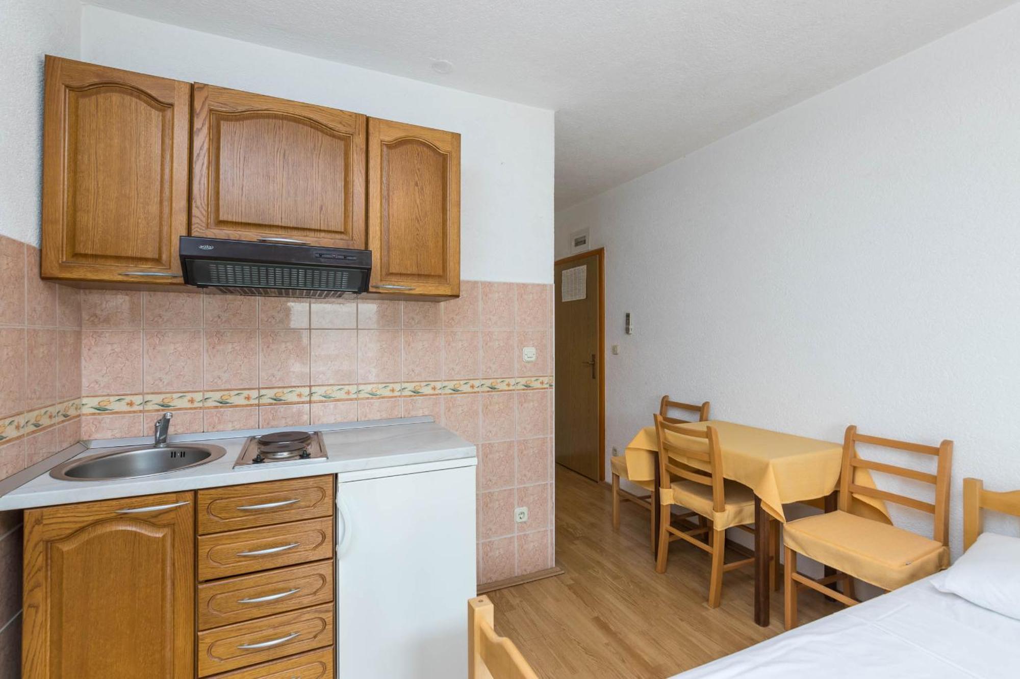 Apartments Cipetic Каштела Екстер'єр фото