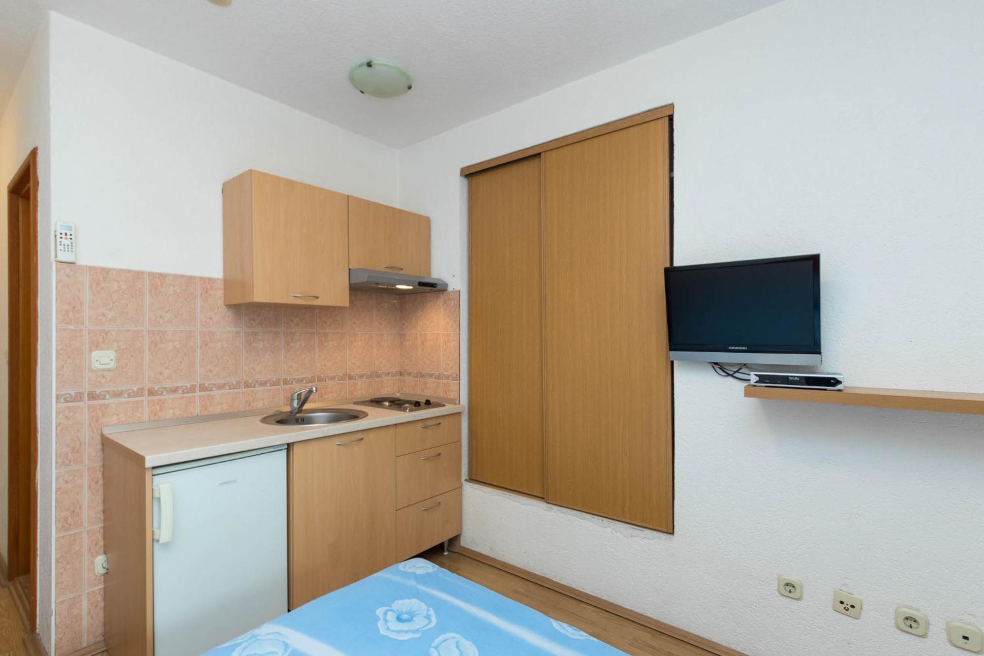 Apartments Cipetic Каштела Екстер'єр фото