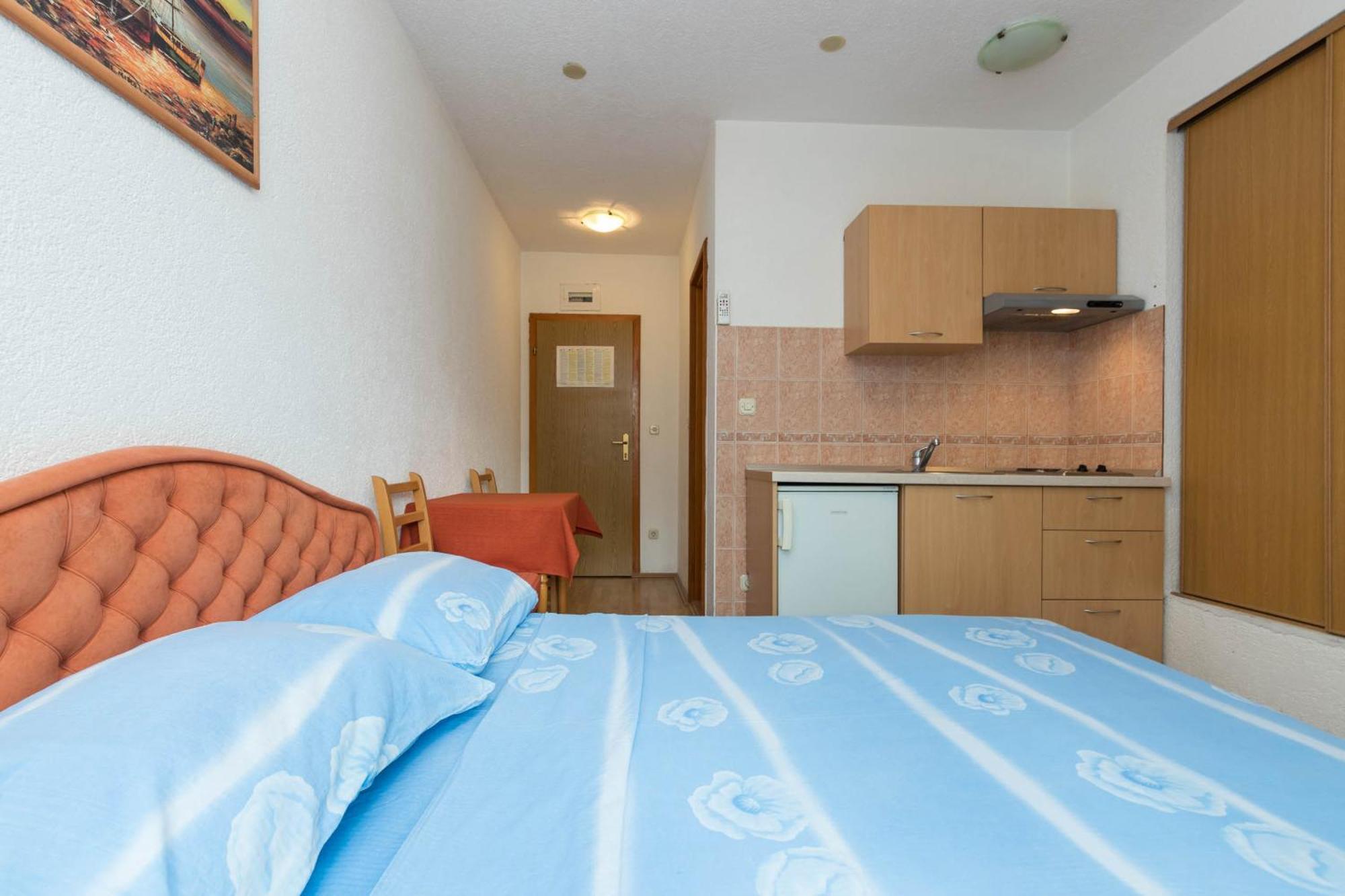 Apartments Cipetic Каштела Екстер'єр фото