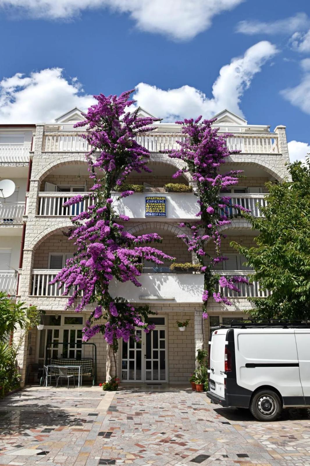 Apartments Cipetic Каштела Екстер'єр фото